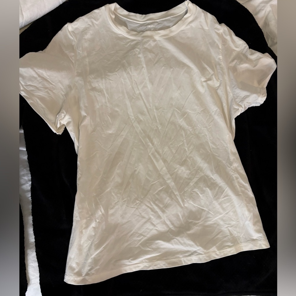 Skims Tee